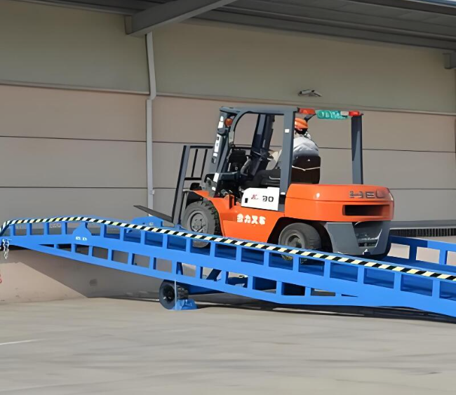 鹿邑移动式卸货平台（叉车用）